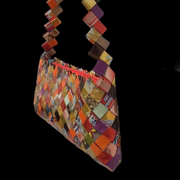Recycled Candy and Cookie Wrapper Shoulder Bag,‎ Metallic - Picture 5 of 9